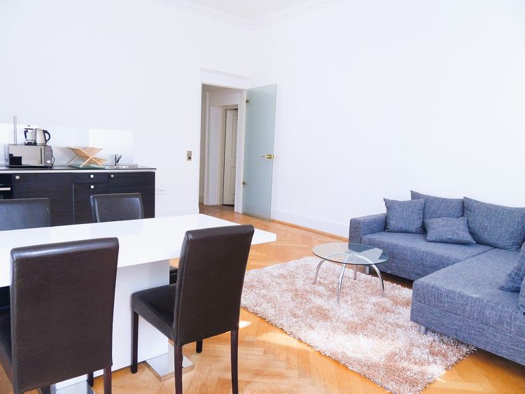 Beautiful, fully furnished apartment in castle-like villa