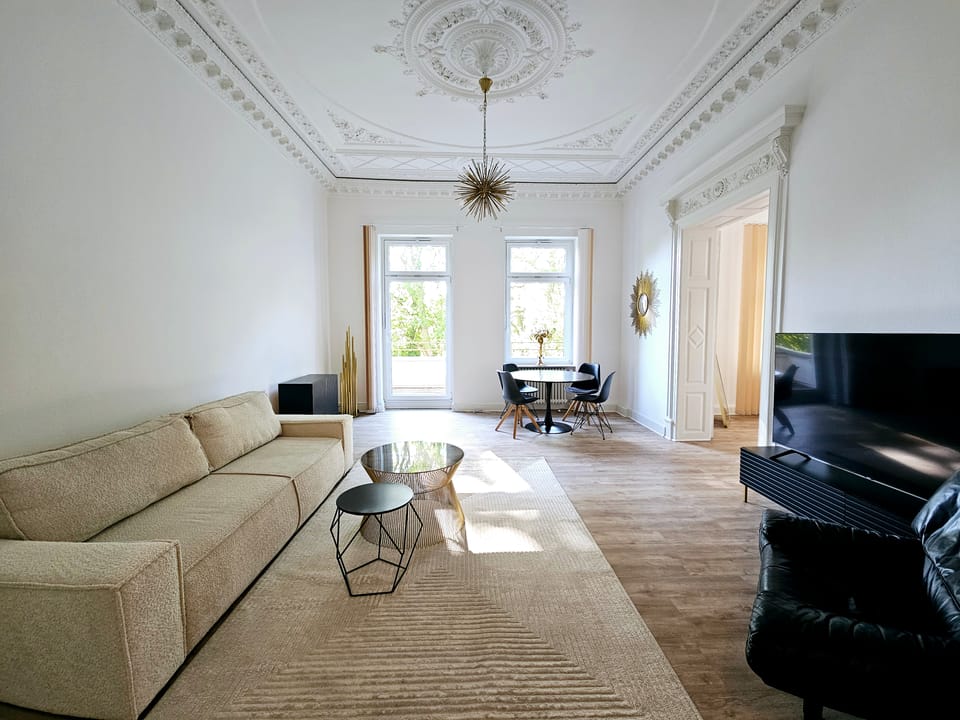 exceptional & spacious 1 BR w/ balcony at the Kurpark