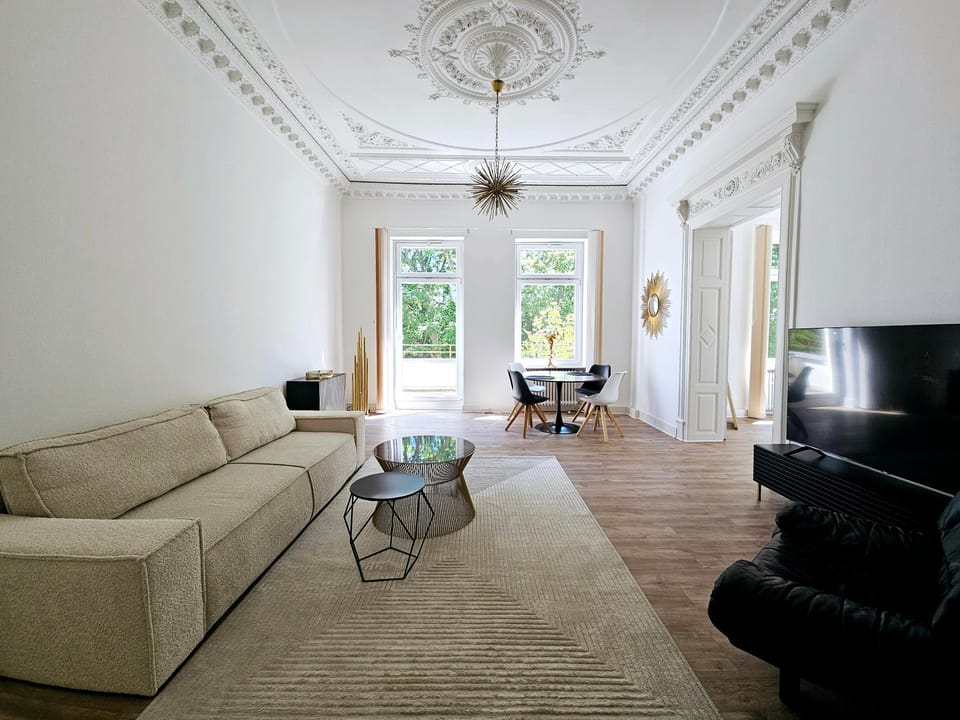 exceptional & spacious 1 BR w/ balcony at the Kurpark