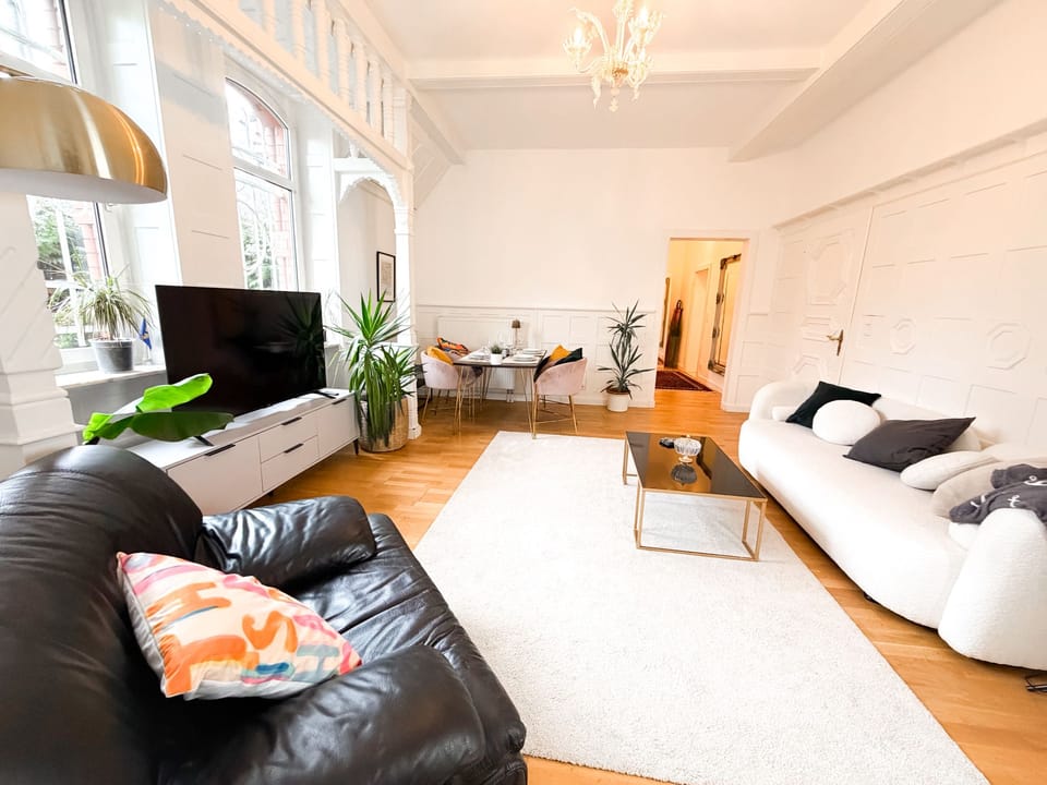 Stunning 2 BR across the Kurpark